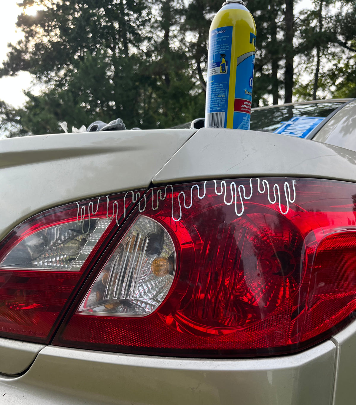 Drip outline sticker
